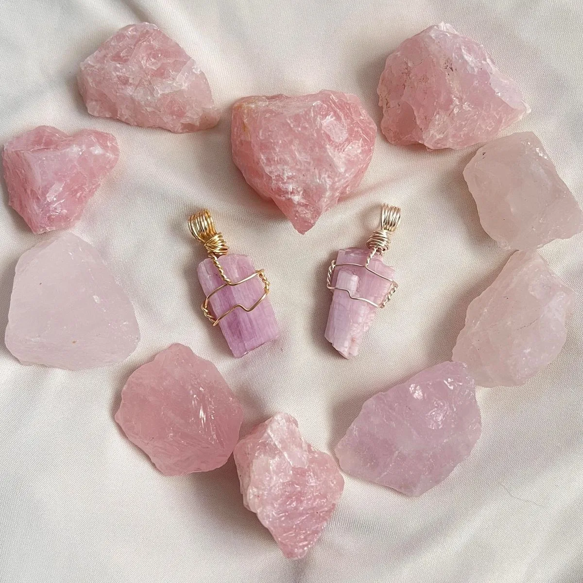 Unlocking the Heart Chakra: Rose Quartz for Love & Emotional Healing
