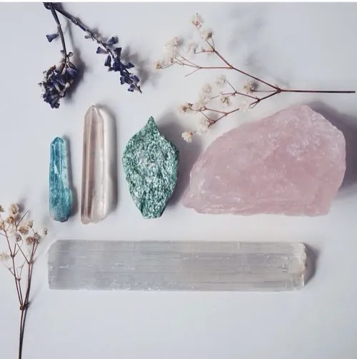 Artistic arrangement of broken quartz fragments