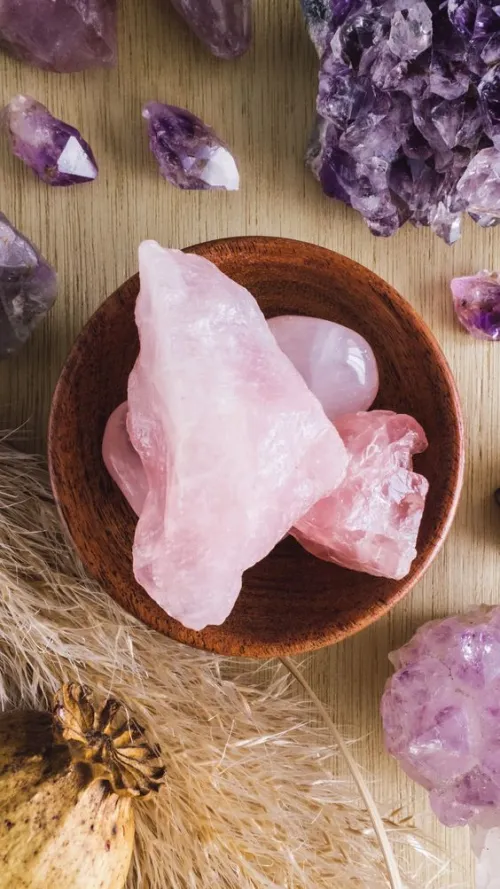 Rose quartz stones used in practical integration techniques like home placement and jewelry